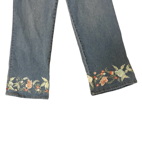 Very Vera Floral Embroidered Womens Bootcut Size 8P Jeans - Picture 4 of 6